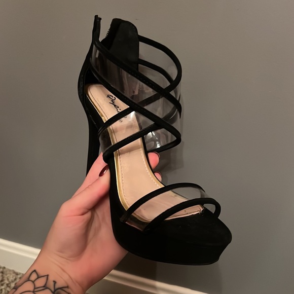 Black high heels - Picture 5 of 5